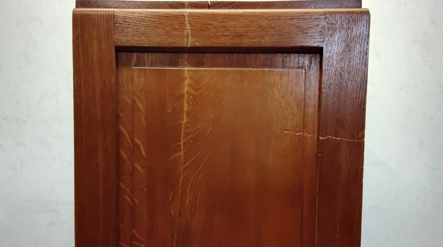 Double curtain cabinet