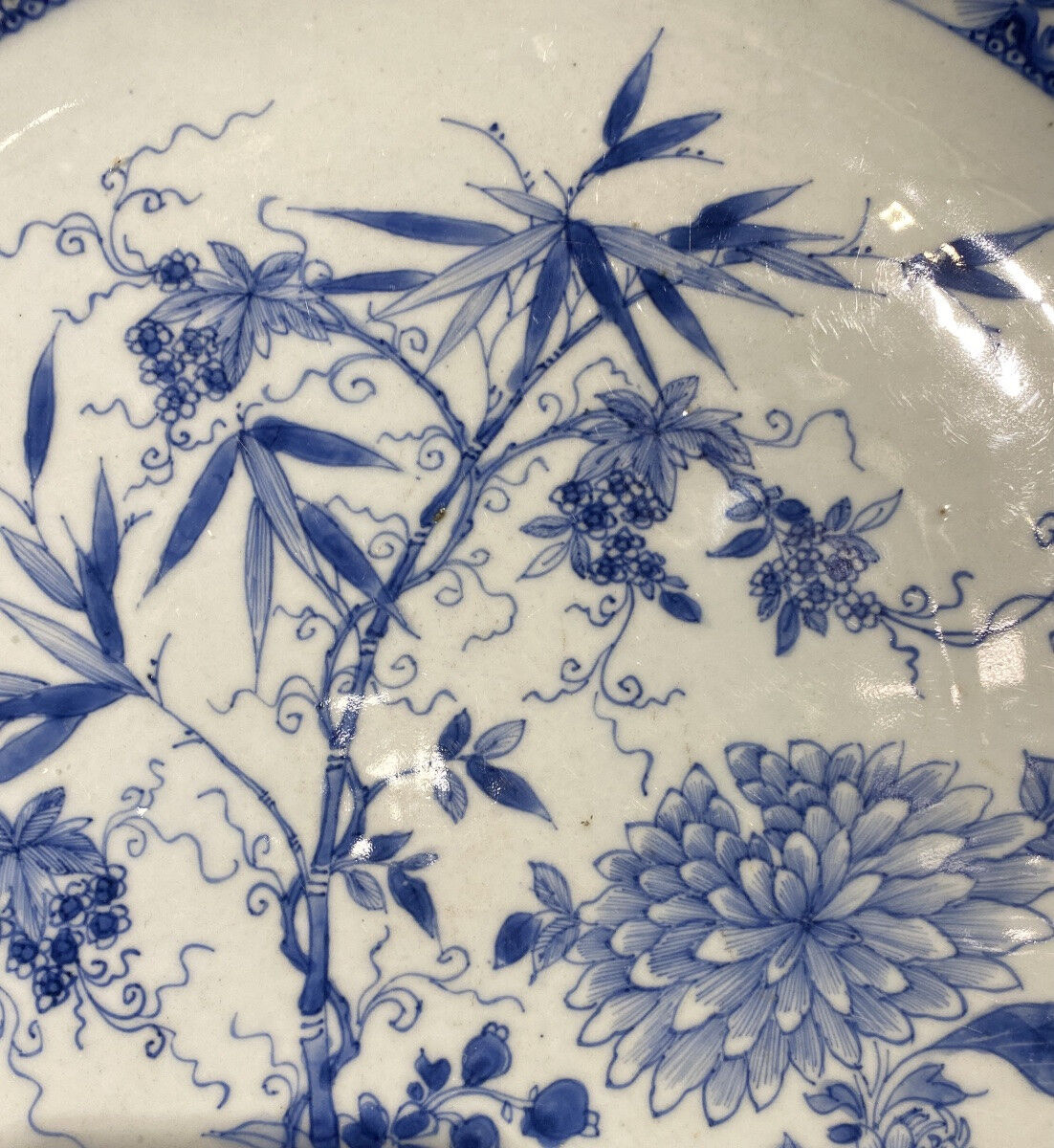 Large porcelain dish Compagnie des Indes XVIII century