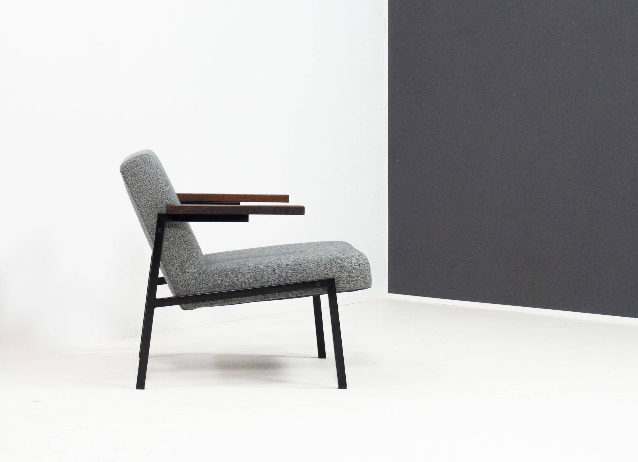 Spectrum ‘SZ66’ lounge chair by Martin Visser