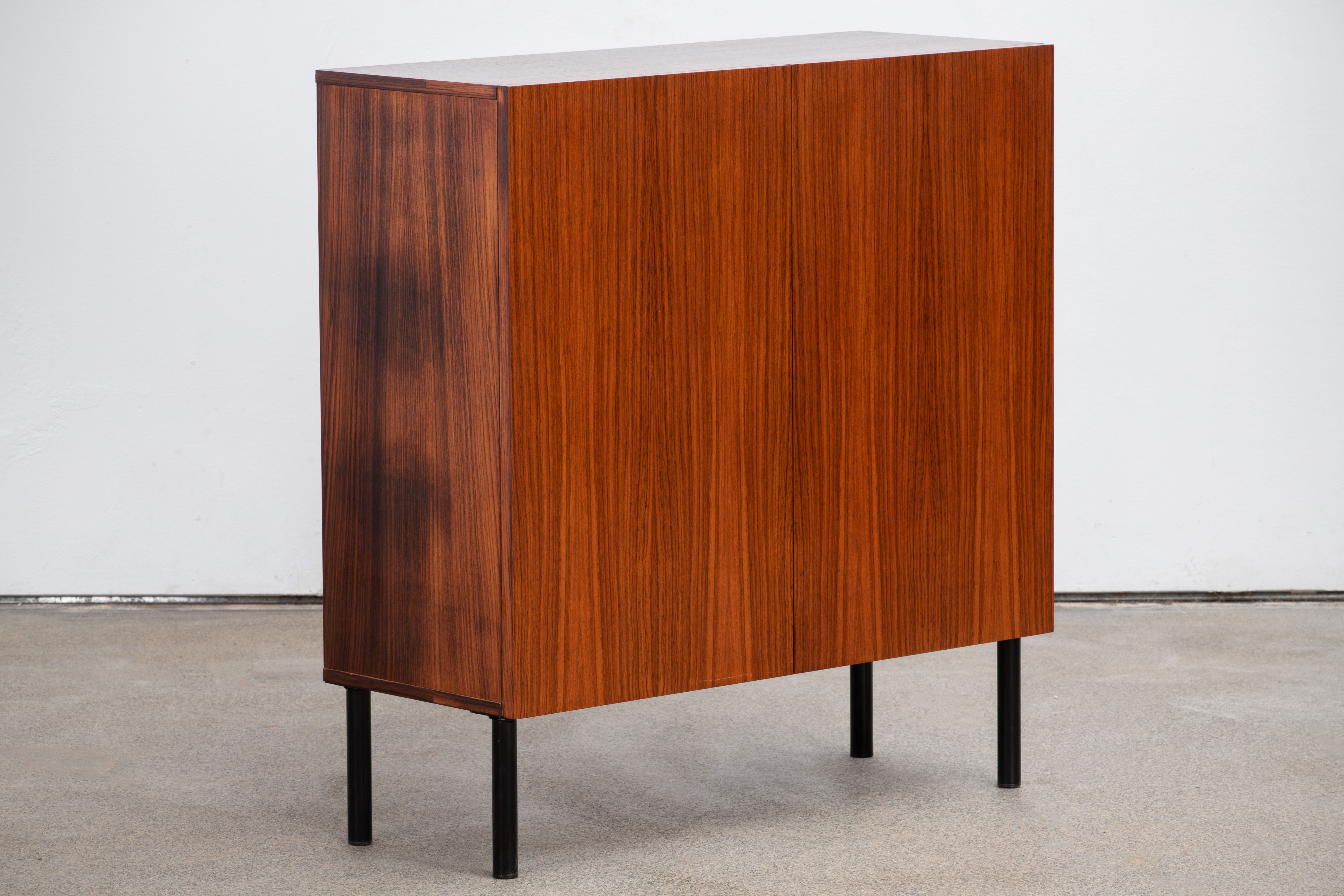 Scandinavian chest of drawers 90 cm