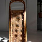 Étagère vintage en rotin et cannage – années 70