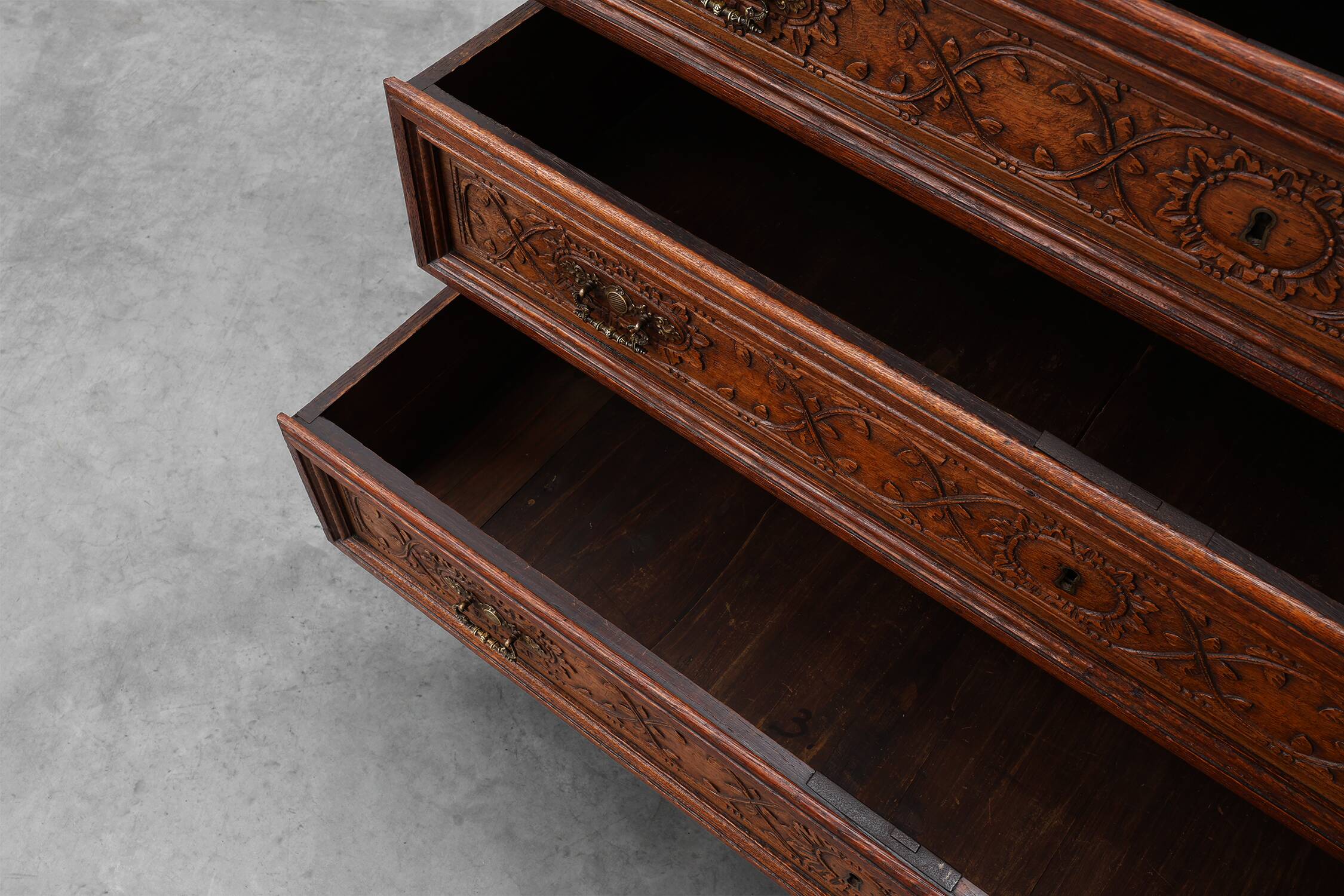 Commode en chêne de style Renaissance italienne, XVIIe siècle