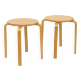Ensemble de 2 tabourets vintage IKEA Frosta, en bois de hêtre, années 1990.