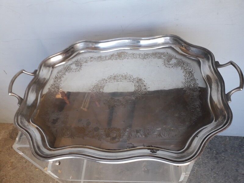 Tray in silver metal