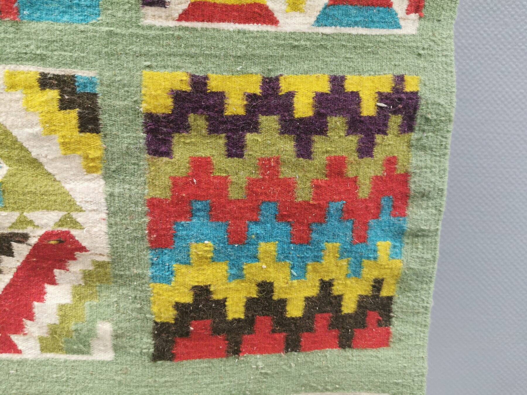 Wall hung wool rug in many colors (Can easily be made into a floor rug)