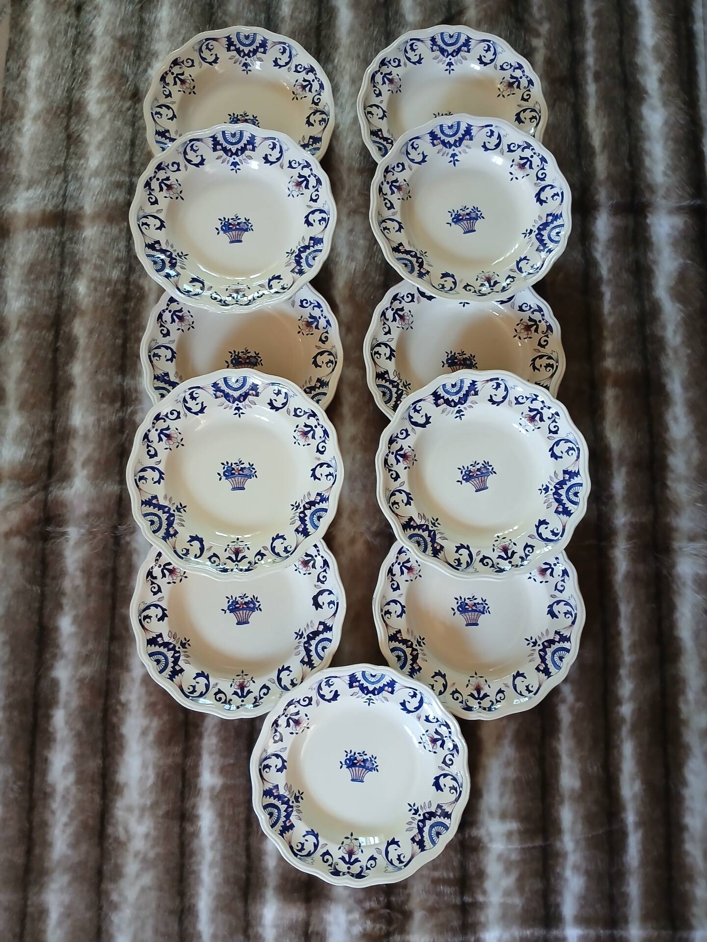 11 assiettes creuses "Rouennais " de Longchamp 