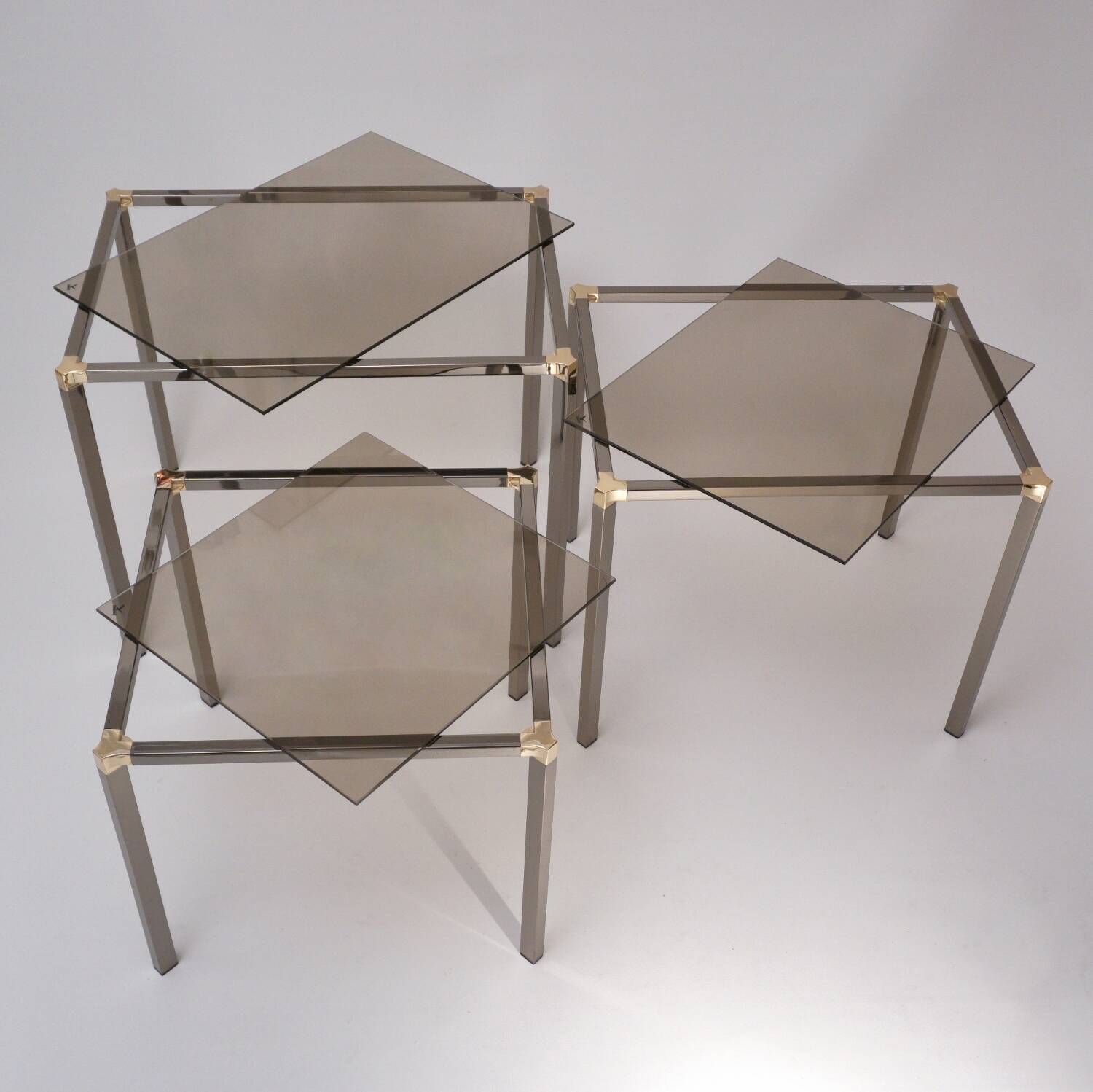 Tables gigognes vintage en métal plaqué ou et verre graphite chrome par Kesterport pour Harrods 1980 Royaume-Uni