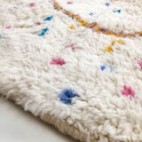 Tapis berbère marocain azilal écru à motifs colorés 303x201cm
