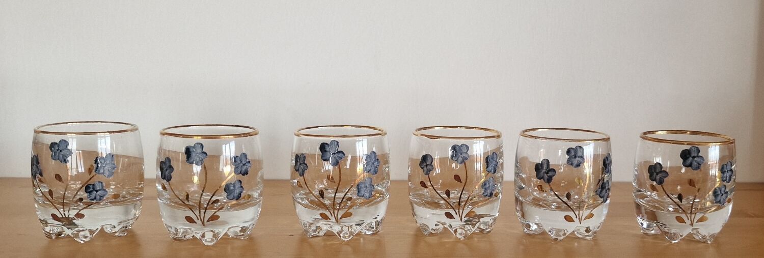 Set of 6 small hand-painted gilded glasses