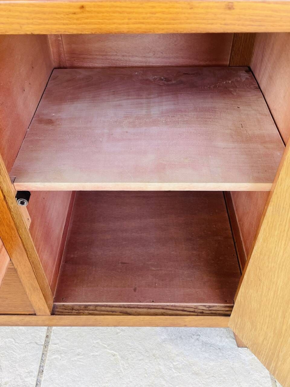 Vintage oak storage unit with drawers from the 50s/60s.