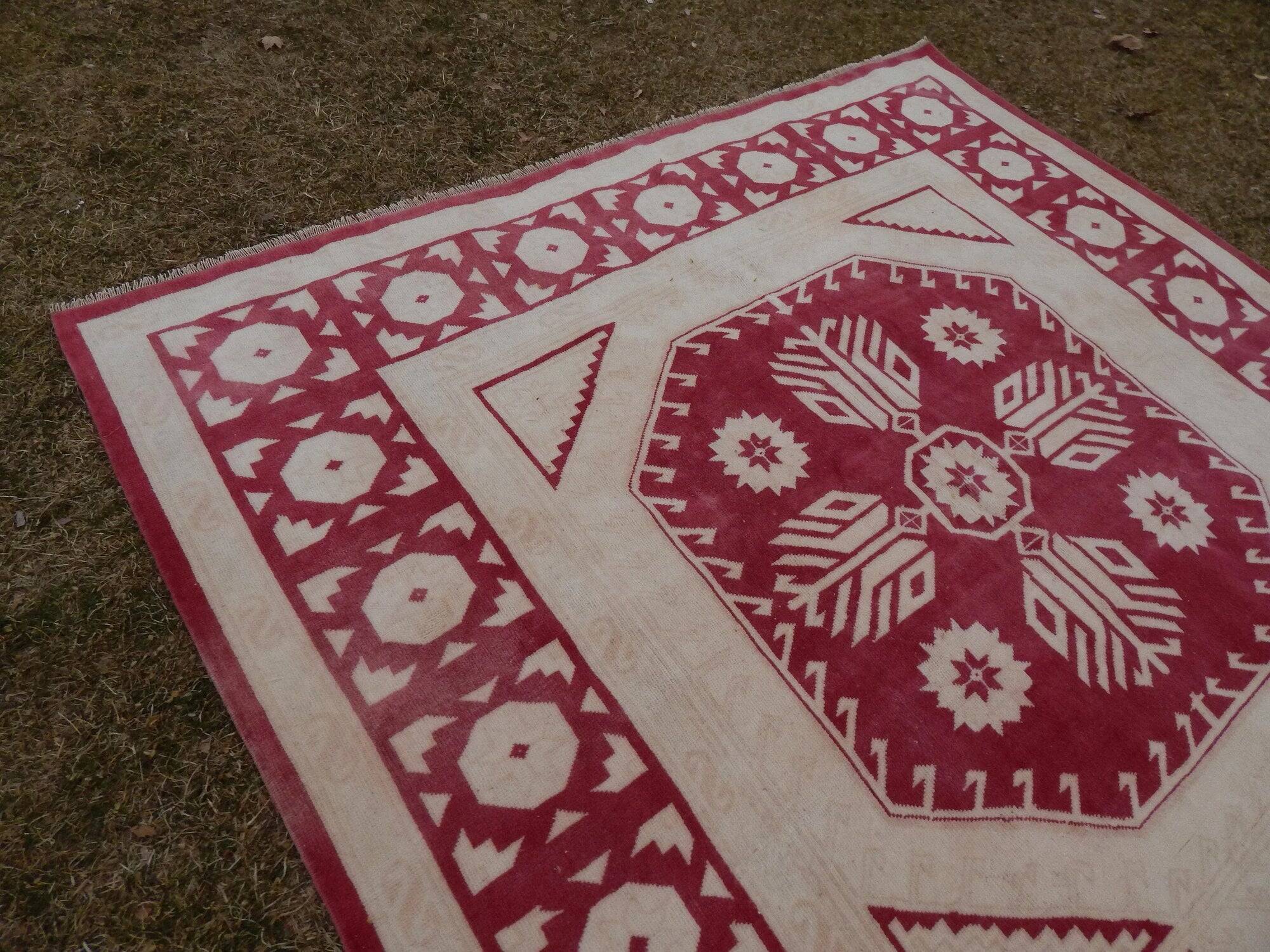 Vintage handmade Turkish rug 200x298 cm