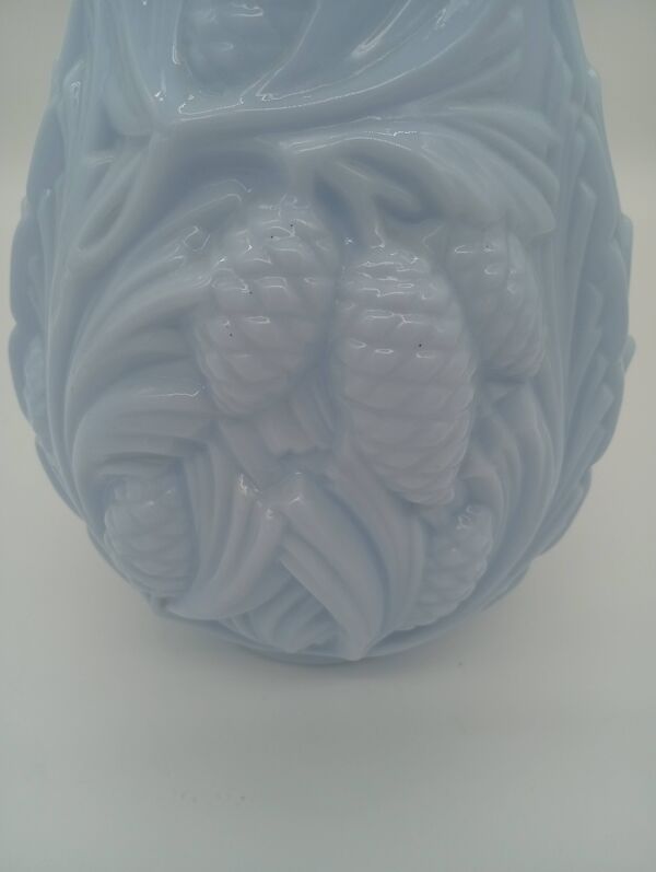 Vase Art Déco Opaline Verre Bleu Pastel Décor Pomme de Pin France Années 30