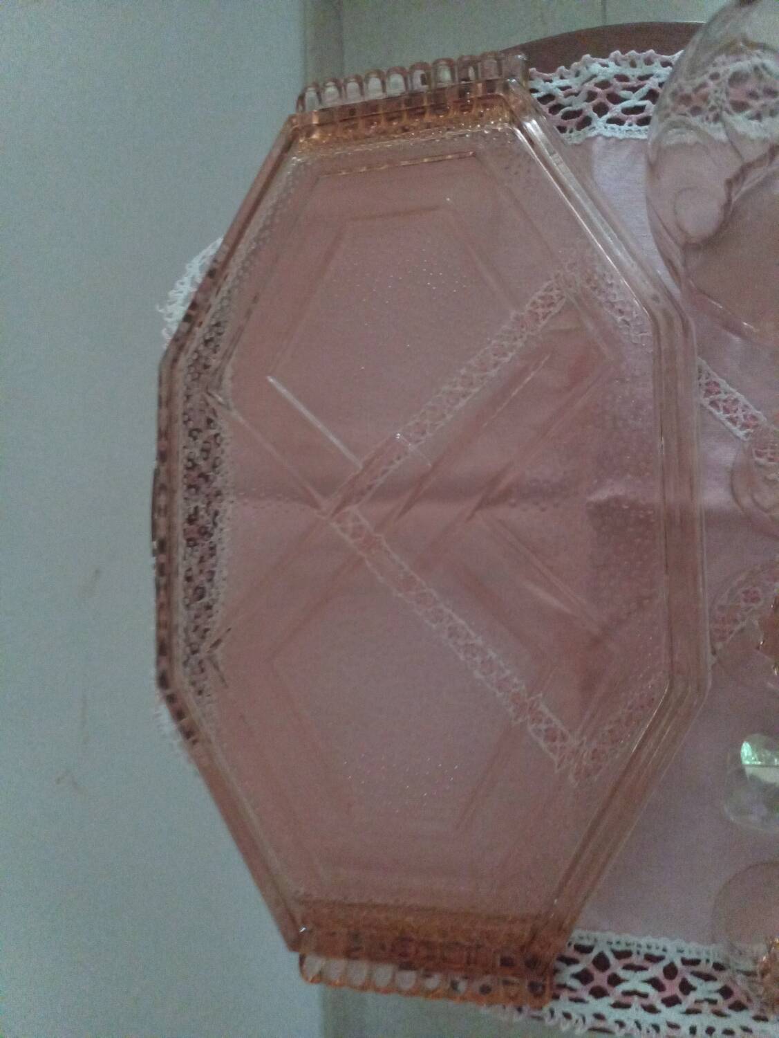 Service à liqueur en verre rose