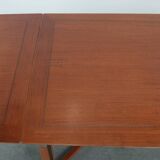 Beautiful and extendable Art Deco design dining table for 6 to 8 people