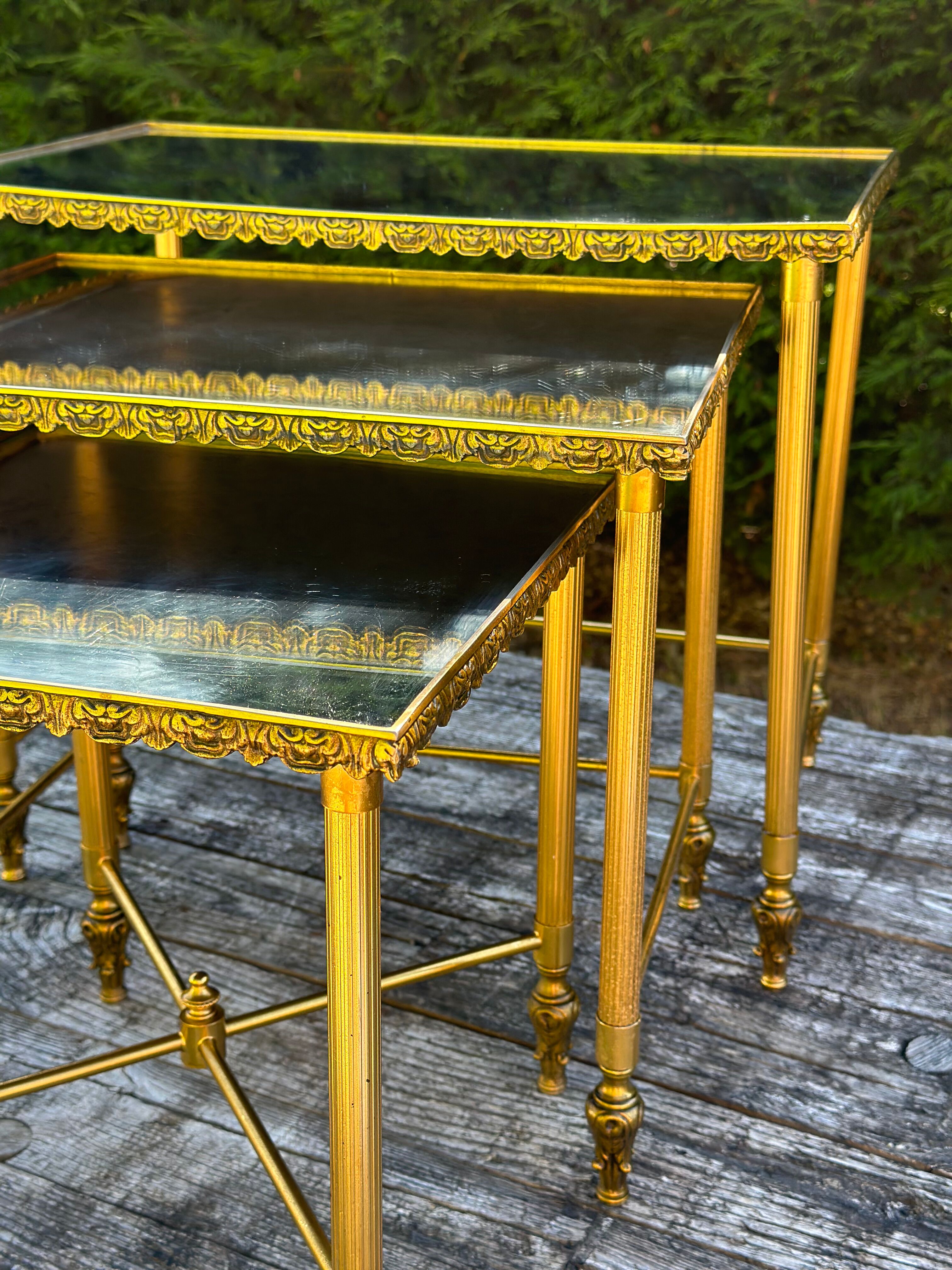 Vintage 70's nesting table in brass and mirror