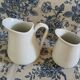 2 petits pichets vintages 