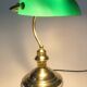 Lampe vintage de banquier en verre opalin vert