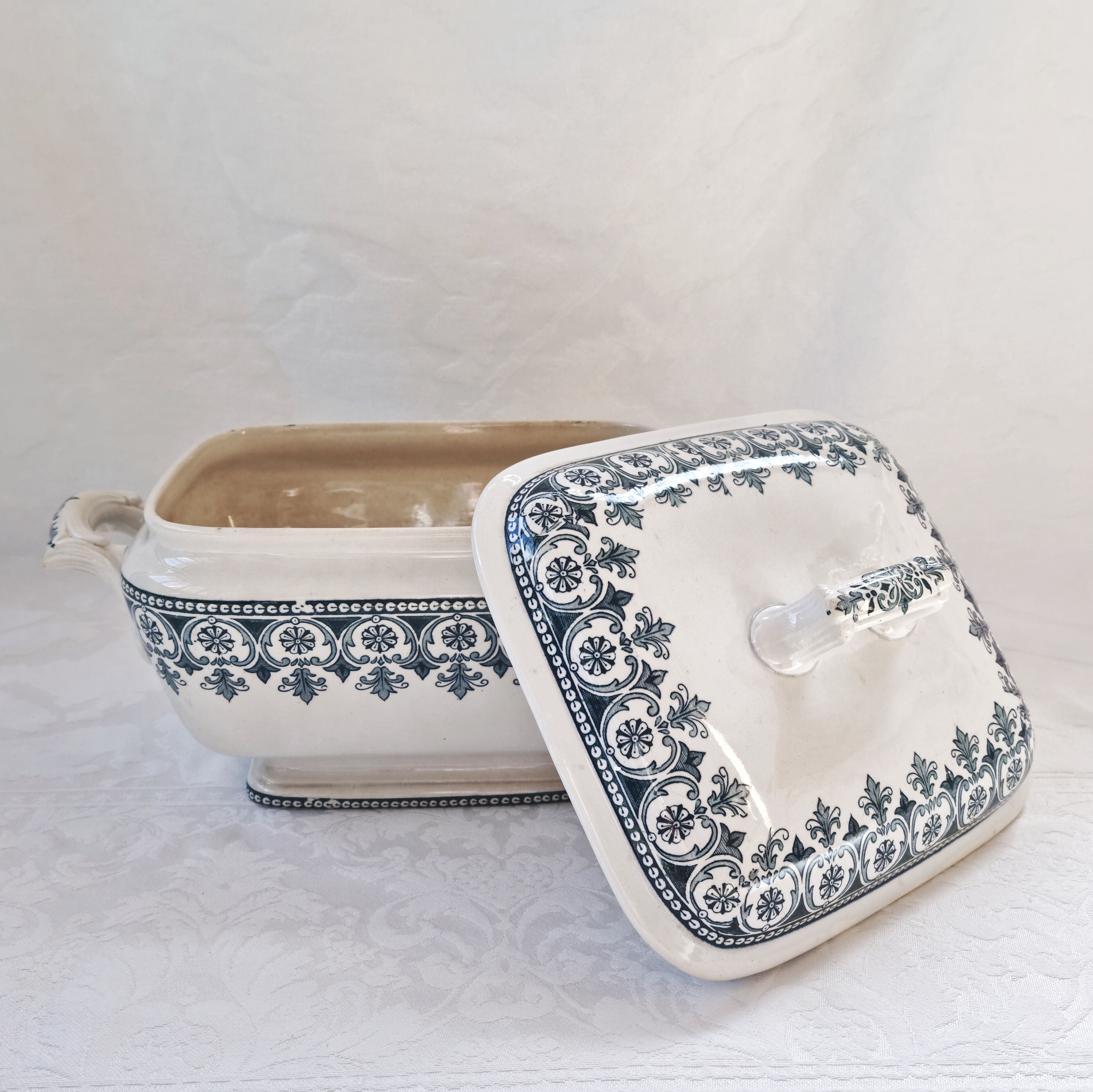 Rectangular iron earth soup kitchen Badonviller