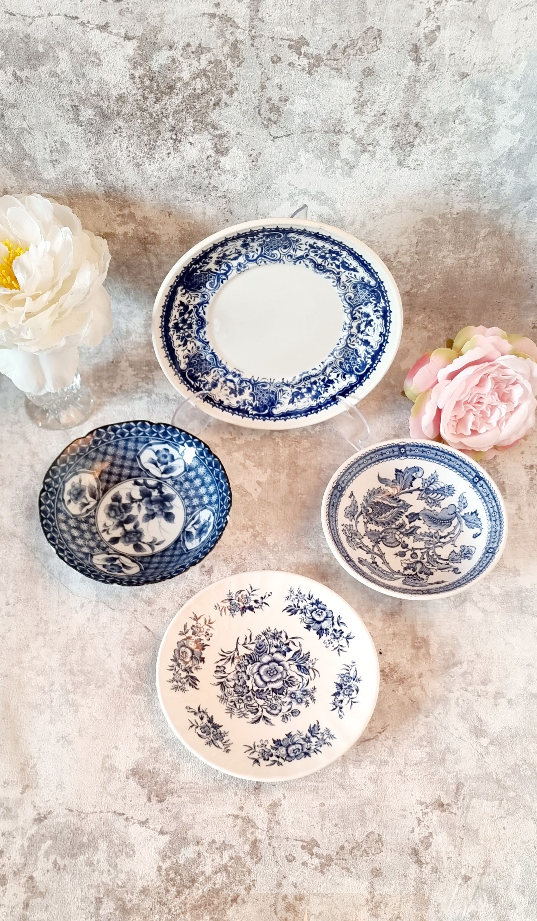 Set of 4 blue and white porcelain plates