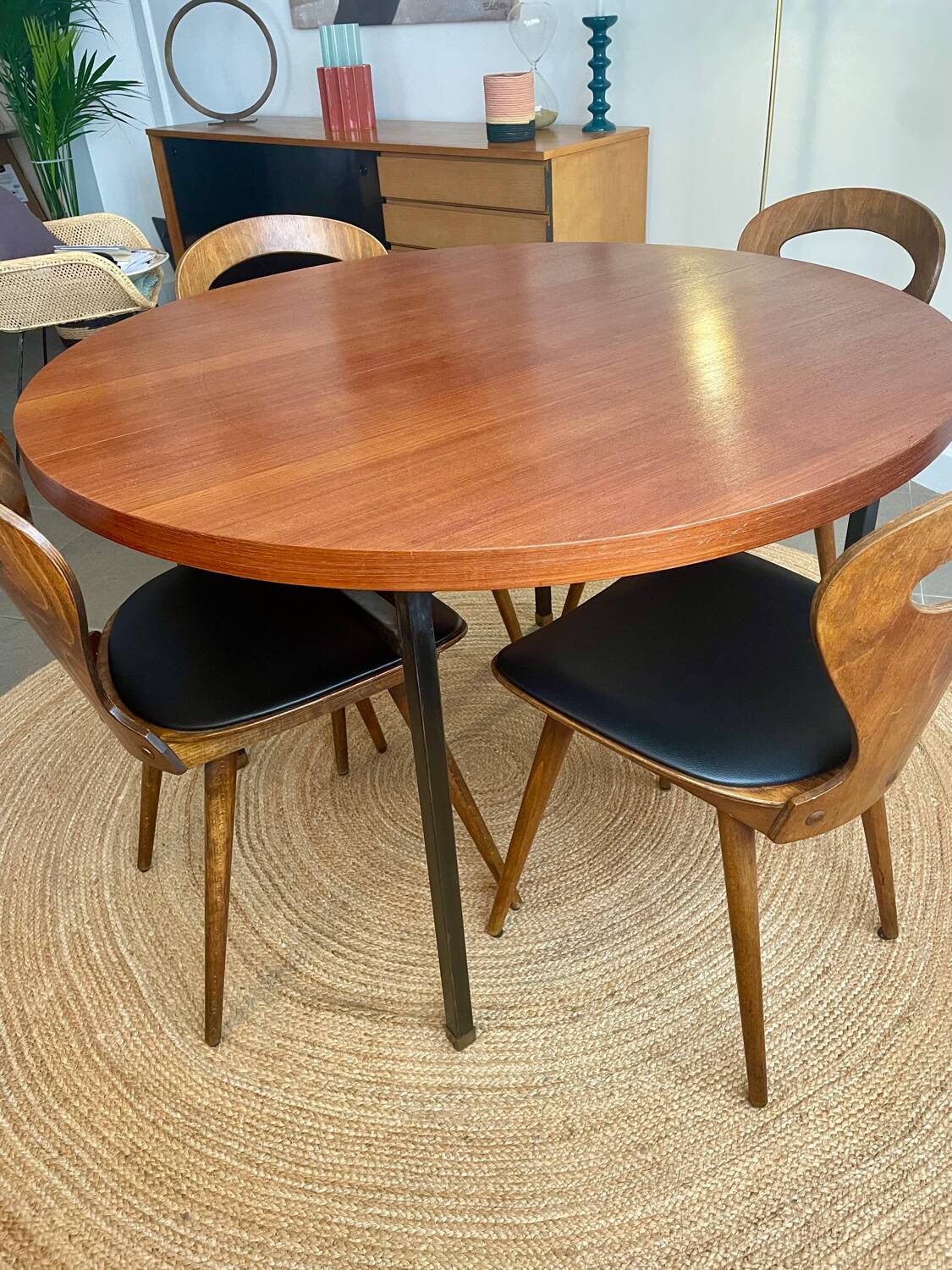 Table ronde en teck années 60