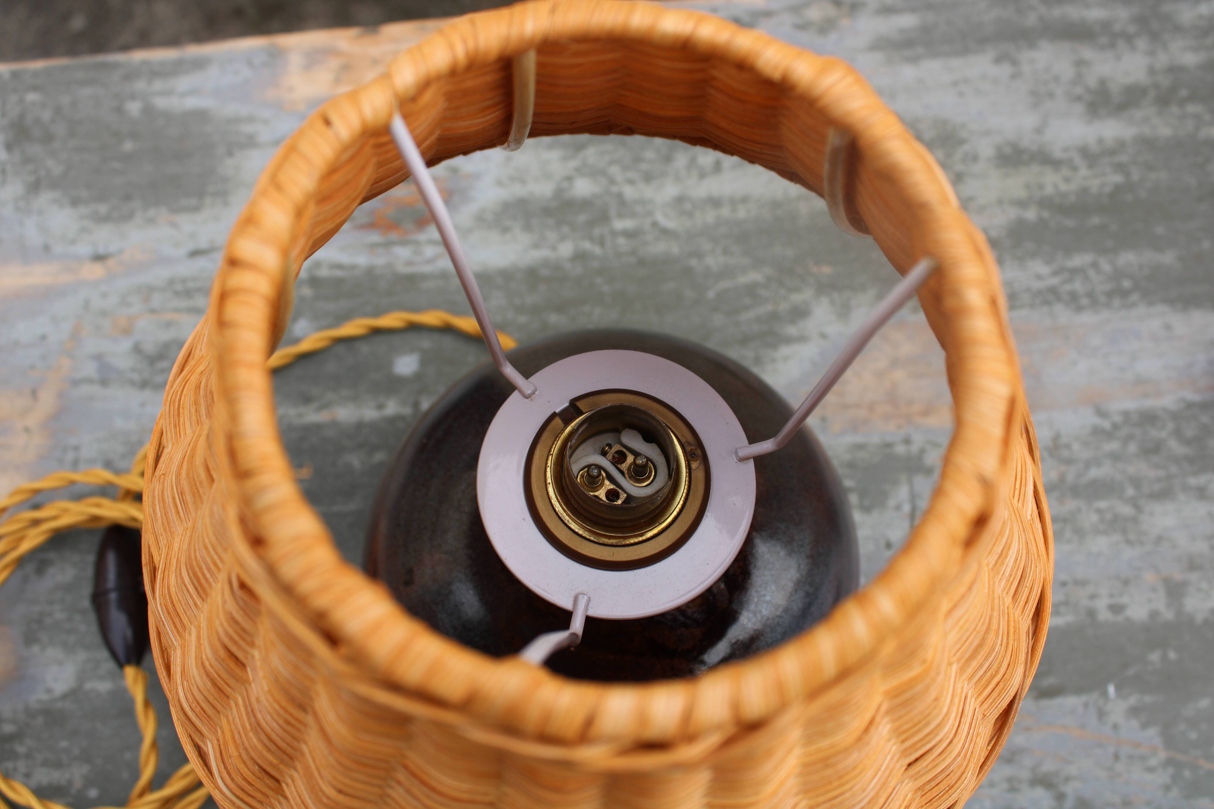Vernified and rattan sandstone lamp