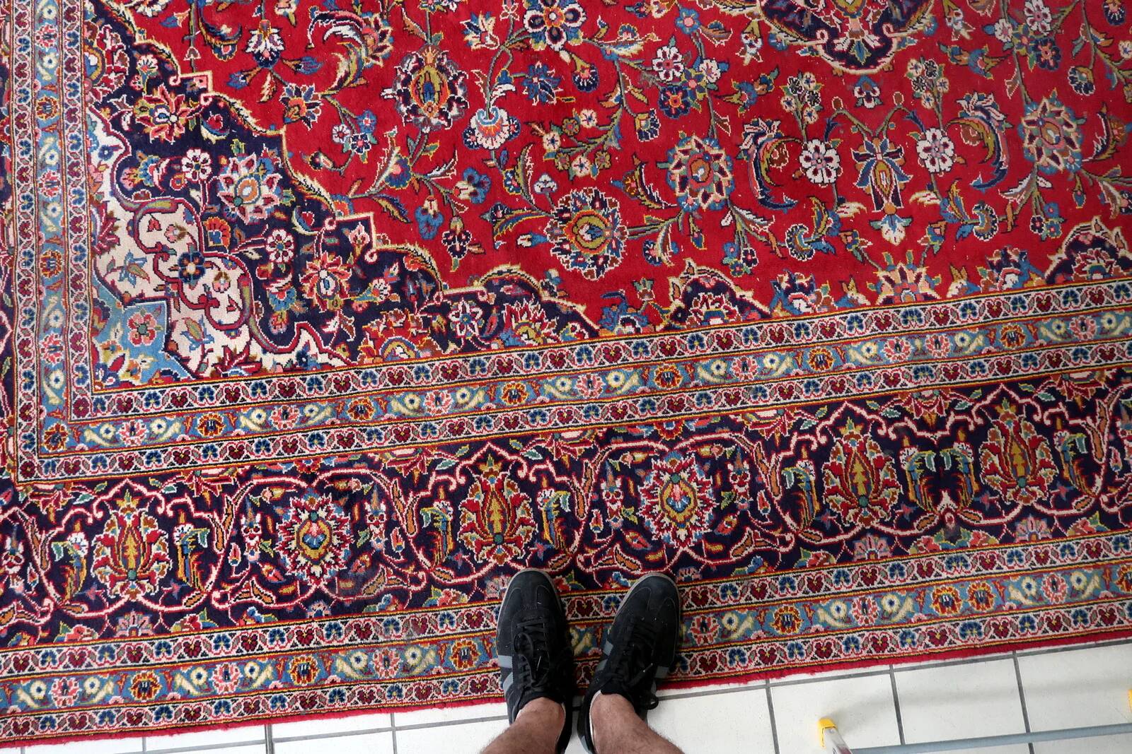 Antique Kashan wool rug, medallion & allover floral, crimson & navy, c. 1920s — 283 × 384 cm — 1C1279