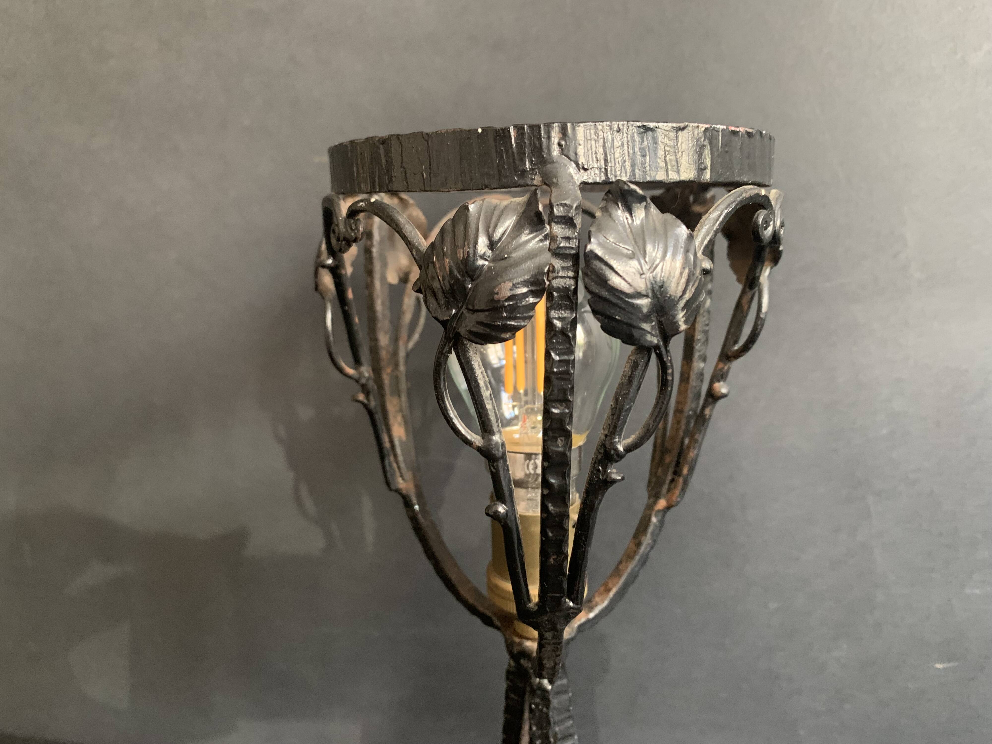 1900 Art Nouveau wrought iron lamp with floral motif