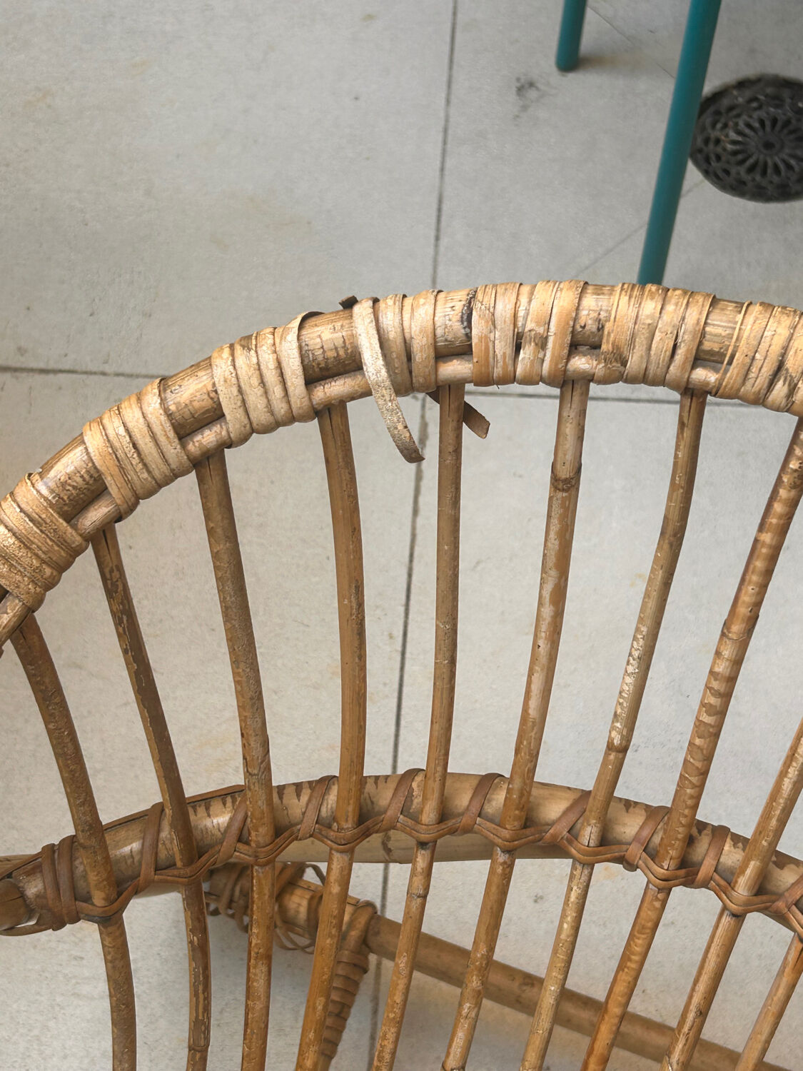 Fauteuil corbeille en rotin années 60