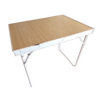 Folding camping table