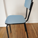 Chaise en formica bleue