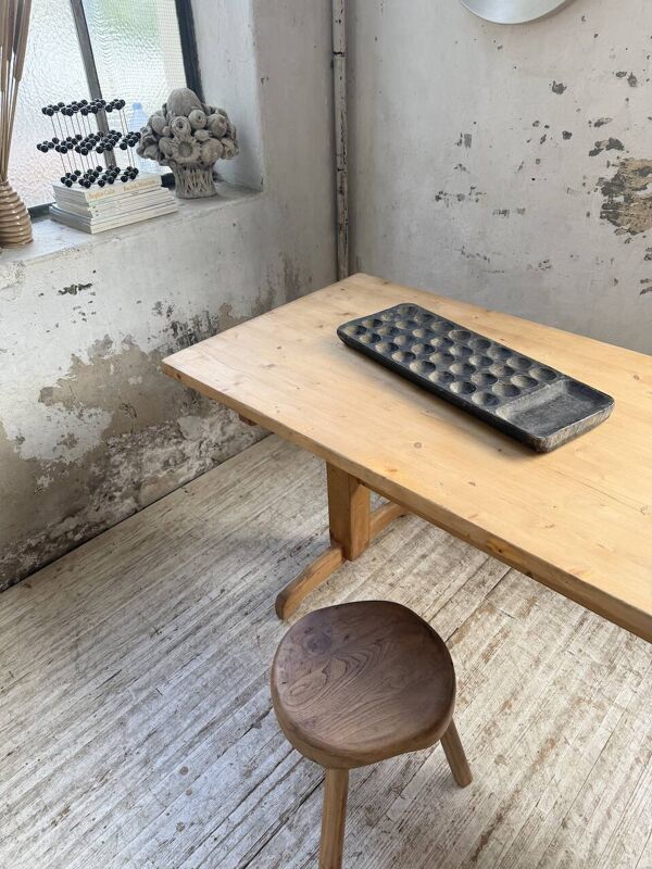 Table de repas pin mobilier de montagne perriand