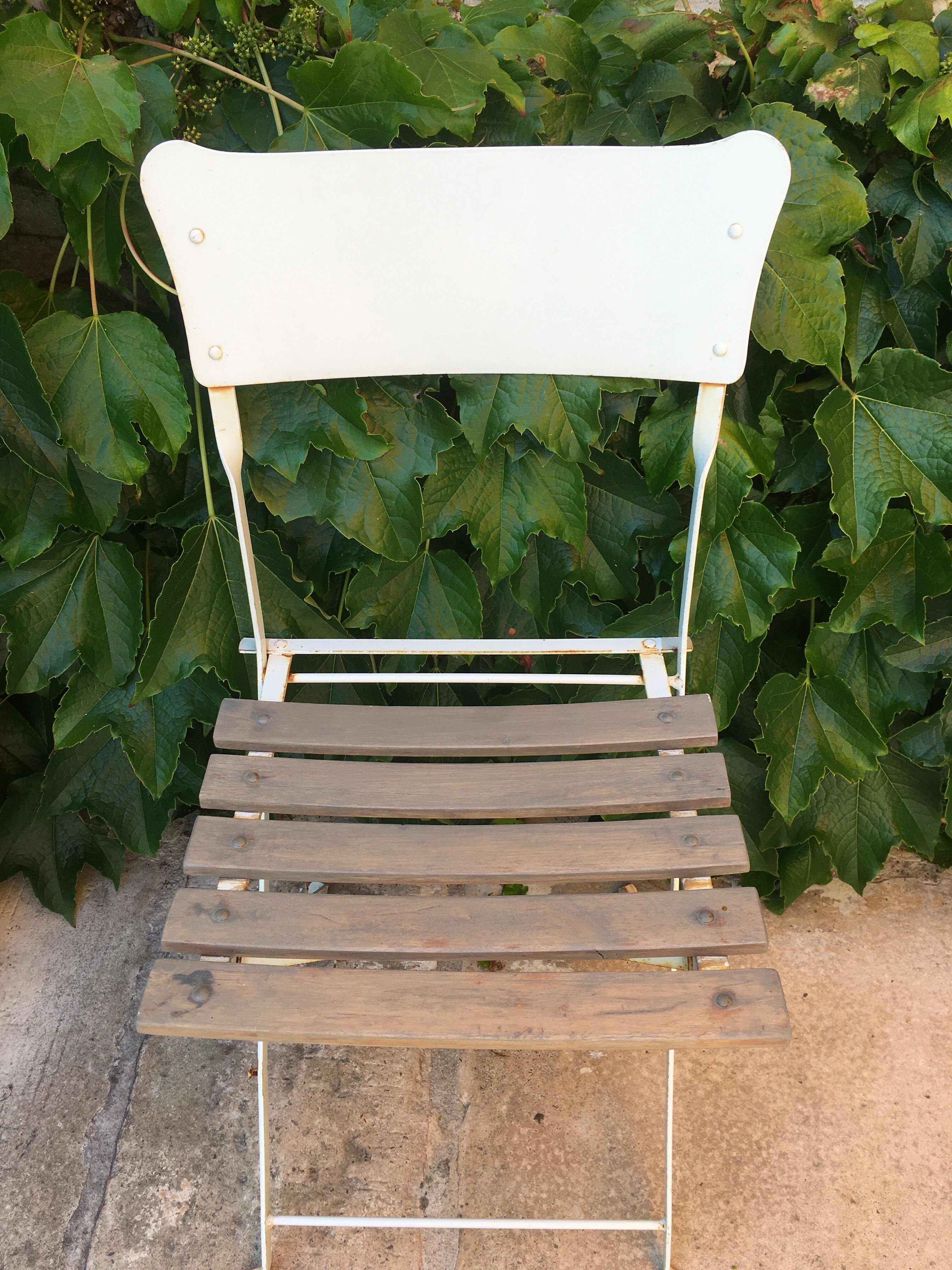 Lot of 2 old garden chairs