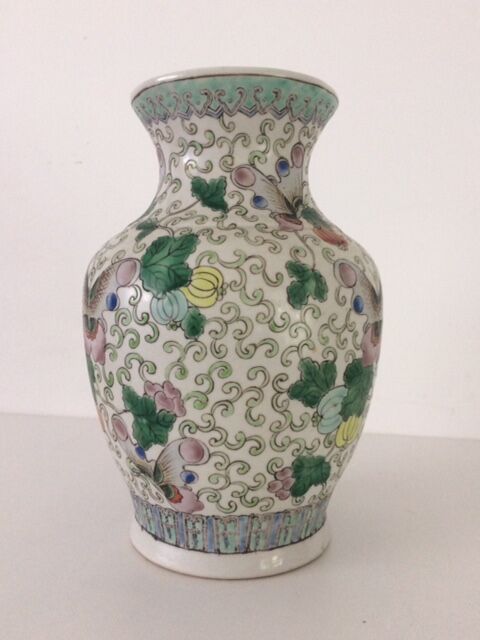 Porcelain vase from China, mid-20th century