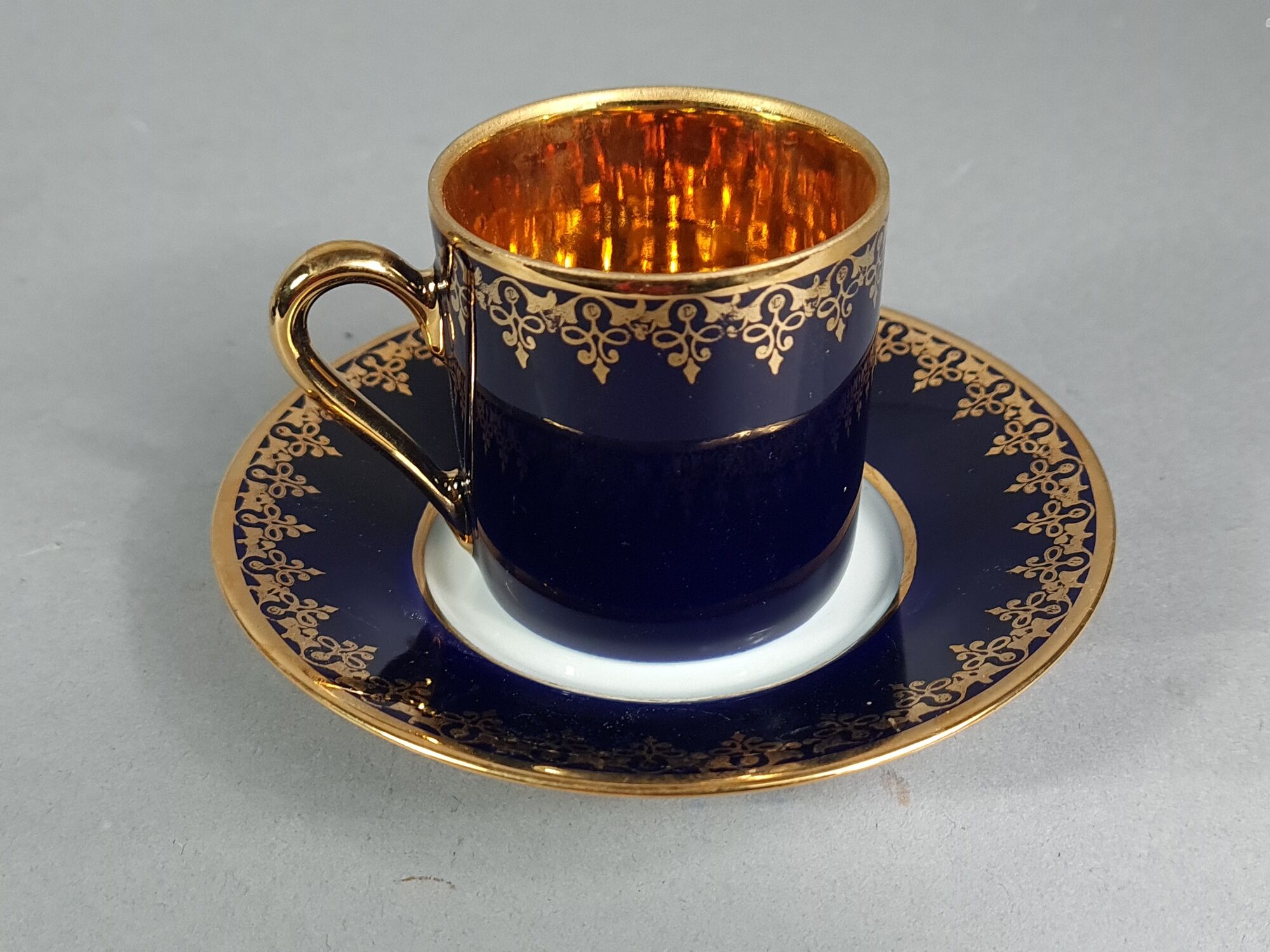 2 coffee cups shape Limoges porcelain litron, blue oven SB