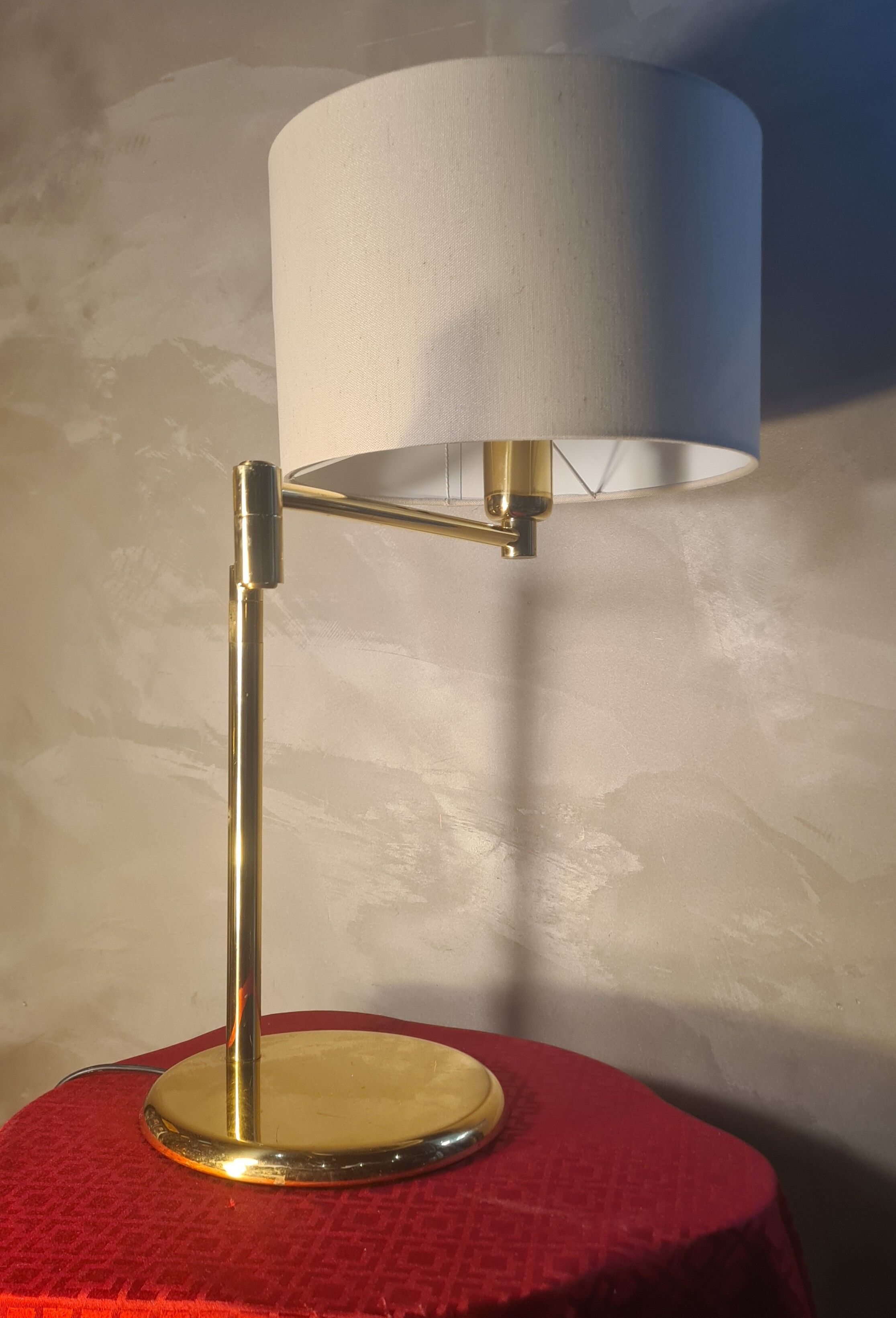 modular table lamp in a chic and timeless style 56x36. It is made up of