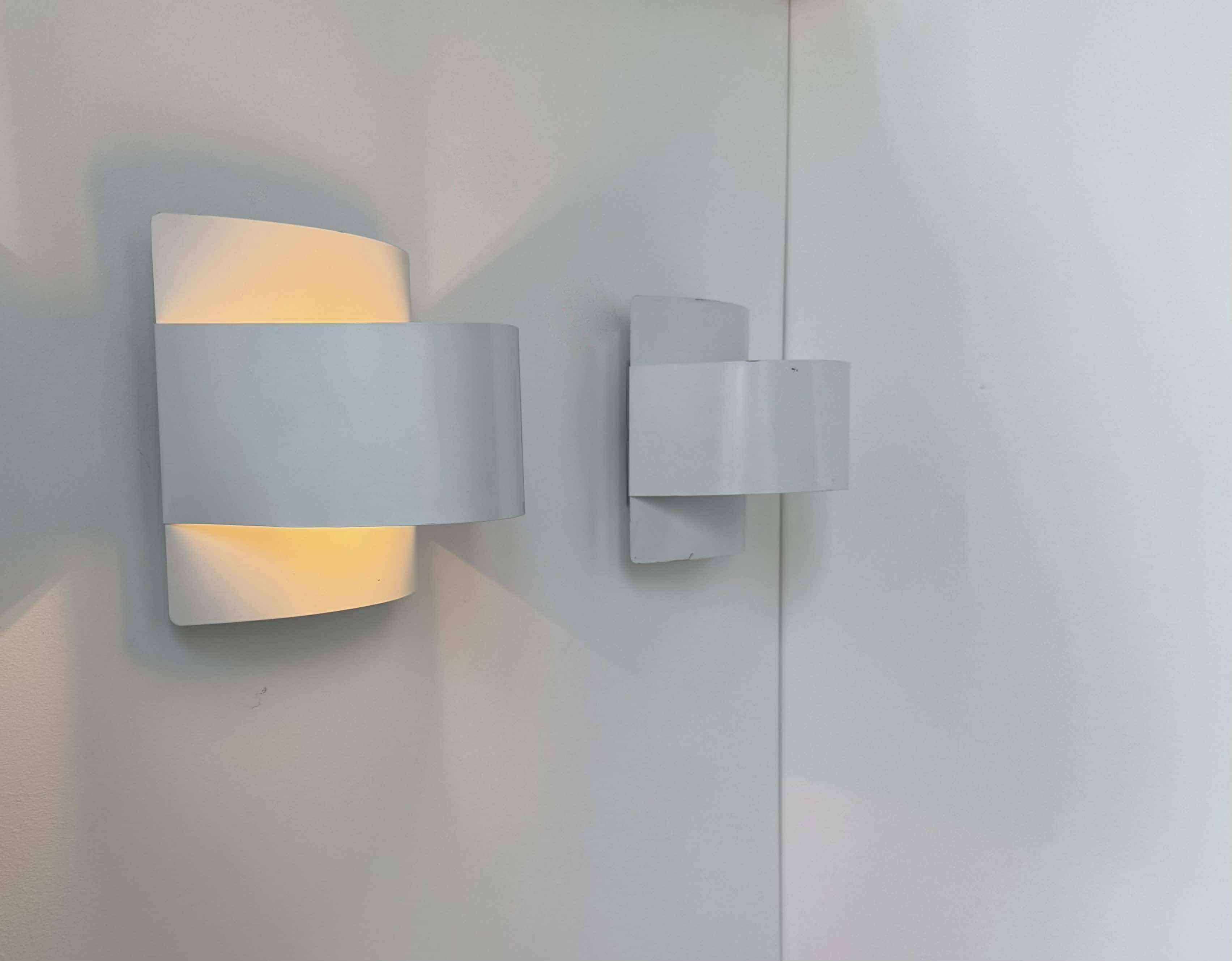 Pair of vintage wall lights, white lacquered metal, Peter Celsing Sweden 1960
