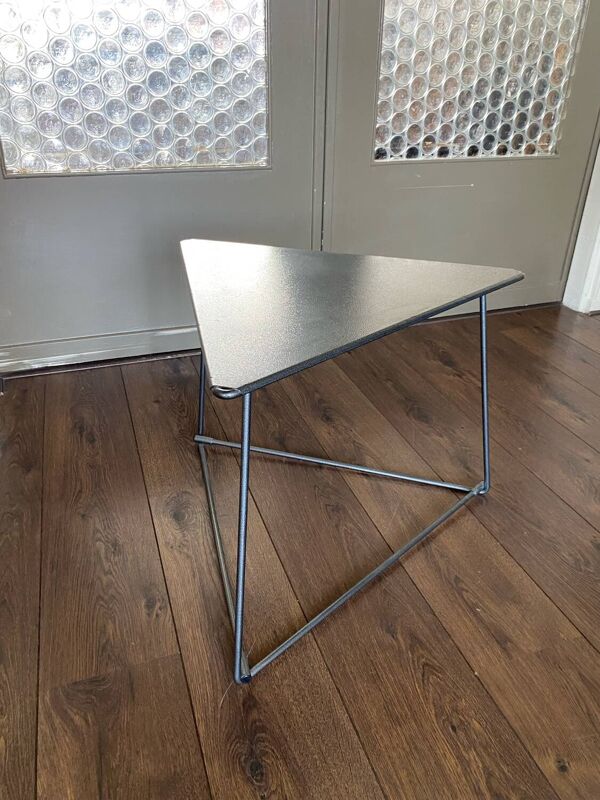 Table d'appoint vintage triangulaire Niels Gammelgaard Oti 1980, table basse