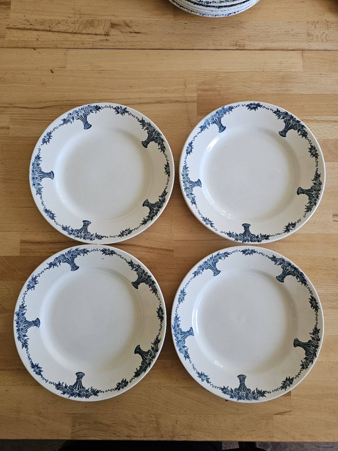 4 Longchamp dinner plates