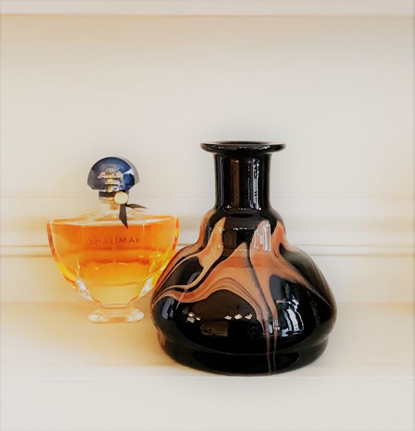 Vase soliflore en verre marbré signé maure viel