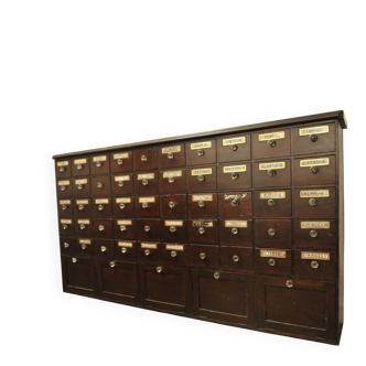 Apothecary cabinet (England)