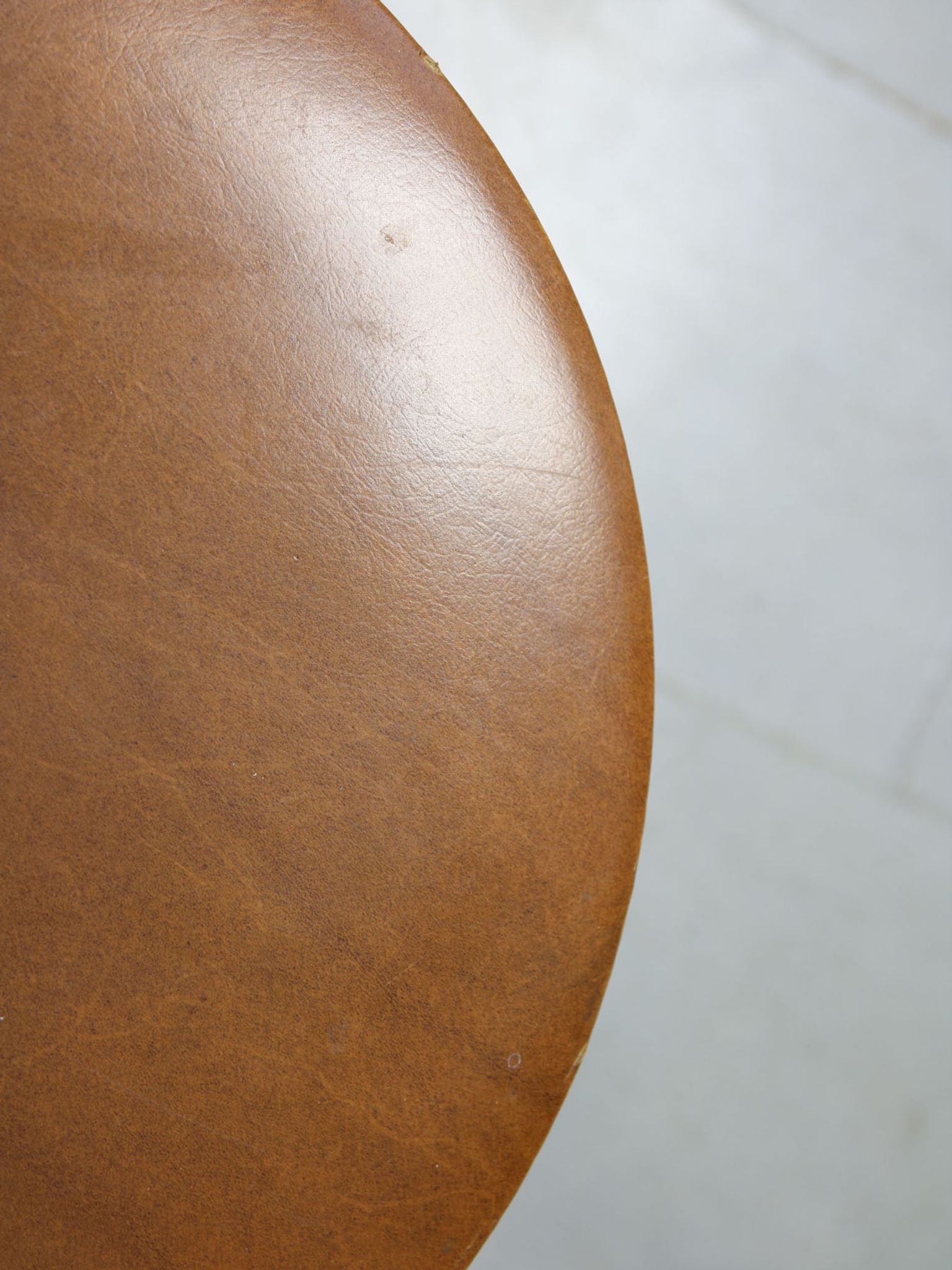 Tabourets en similicuir brun
