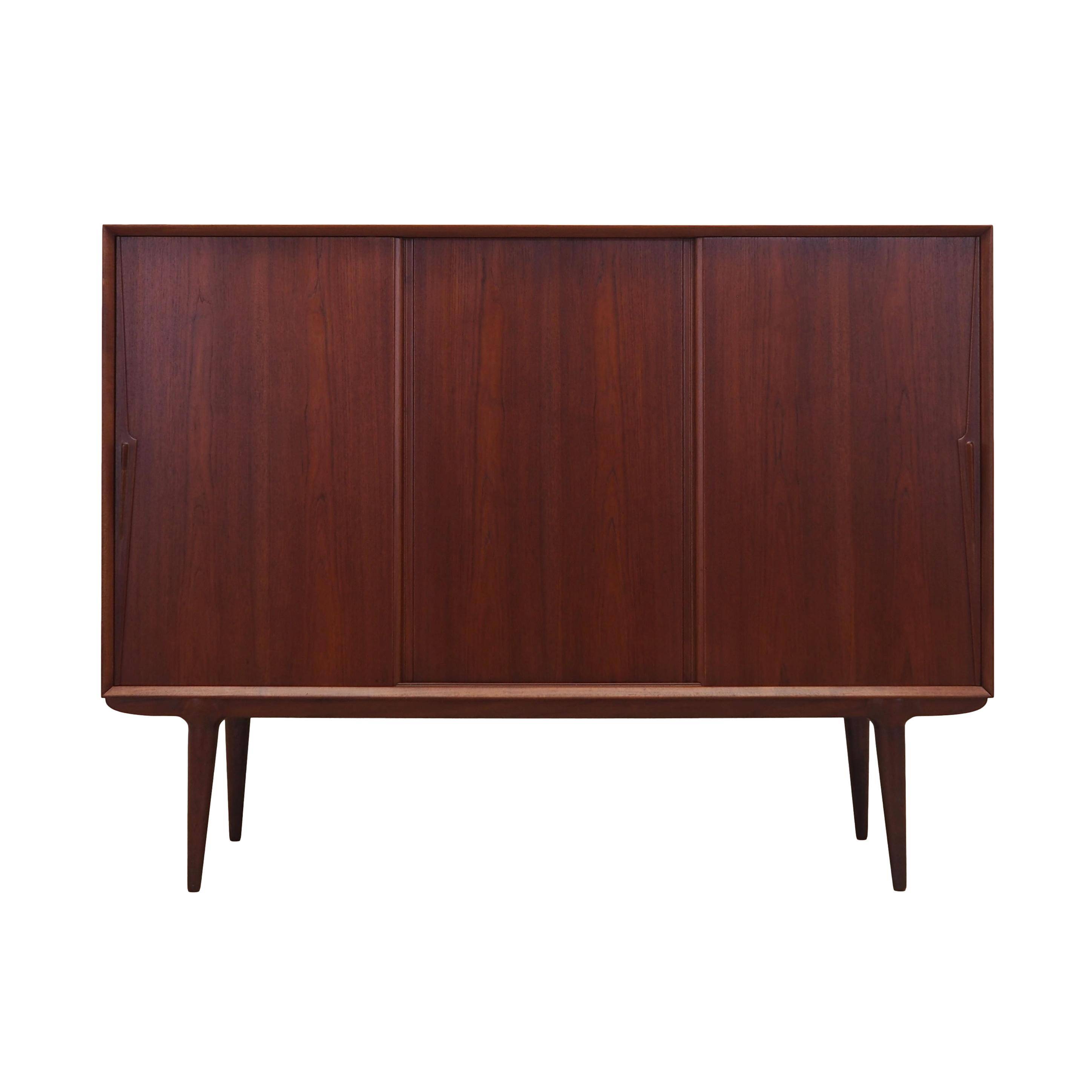 Buffet haut en teck, design danois, années 1970, fabricant : Omann Jun