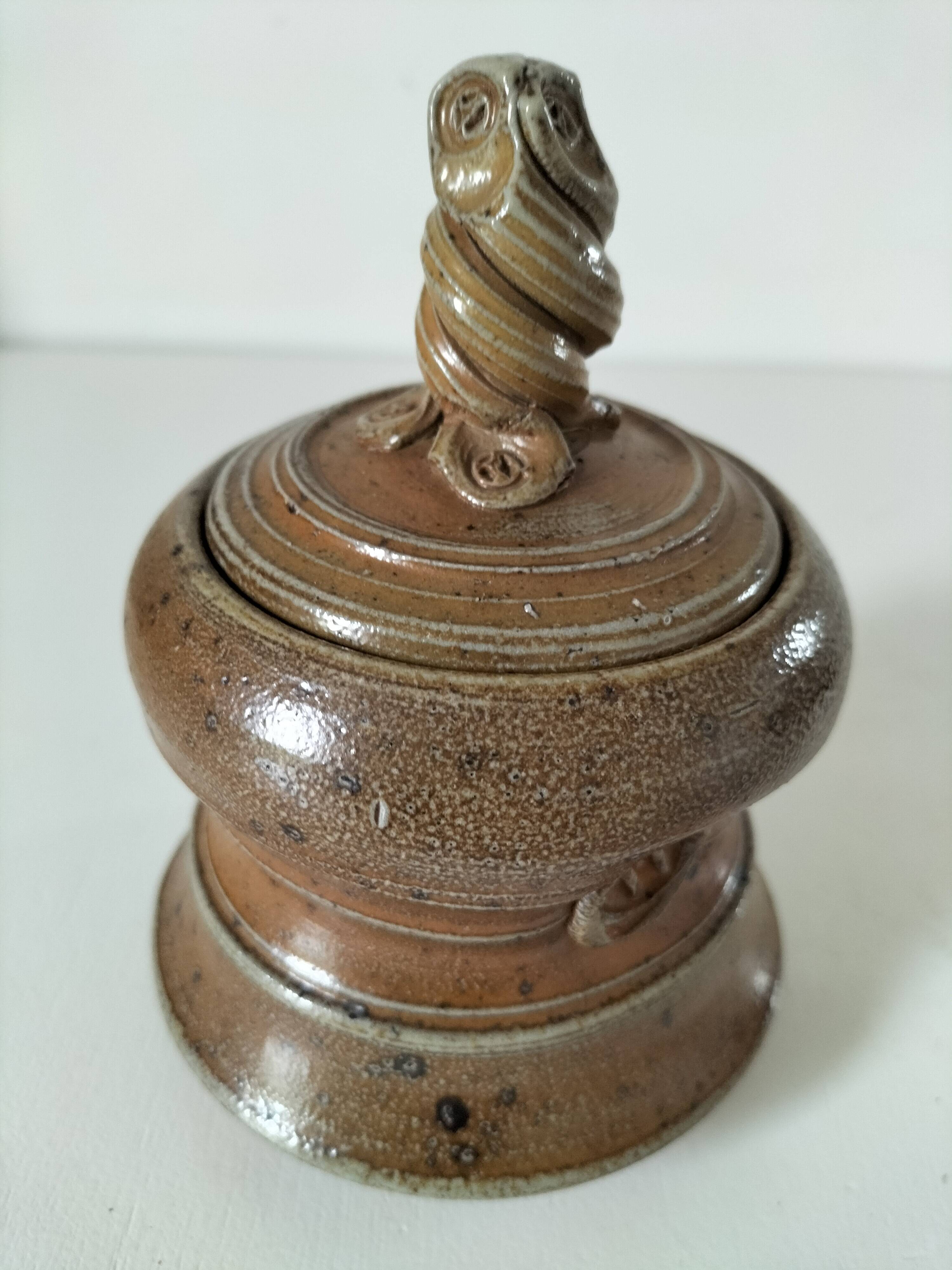 Covered pot in artisanal stoneware with an owl – signed Plume