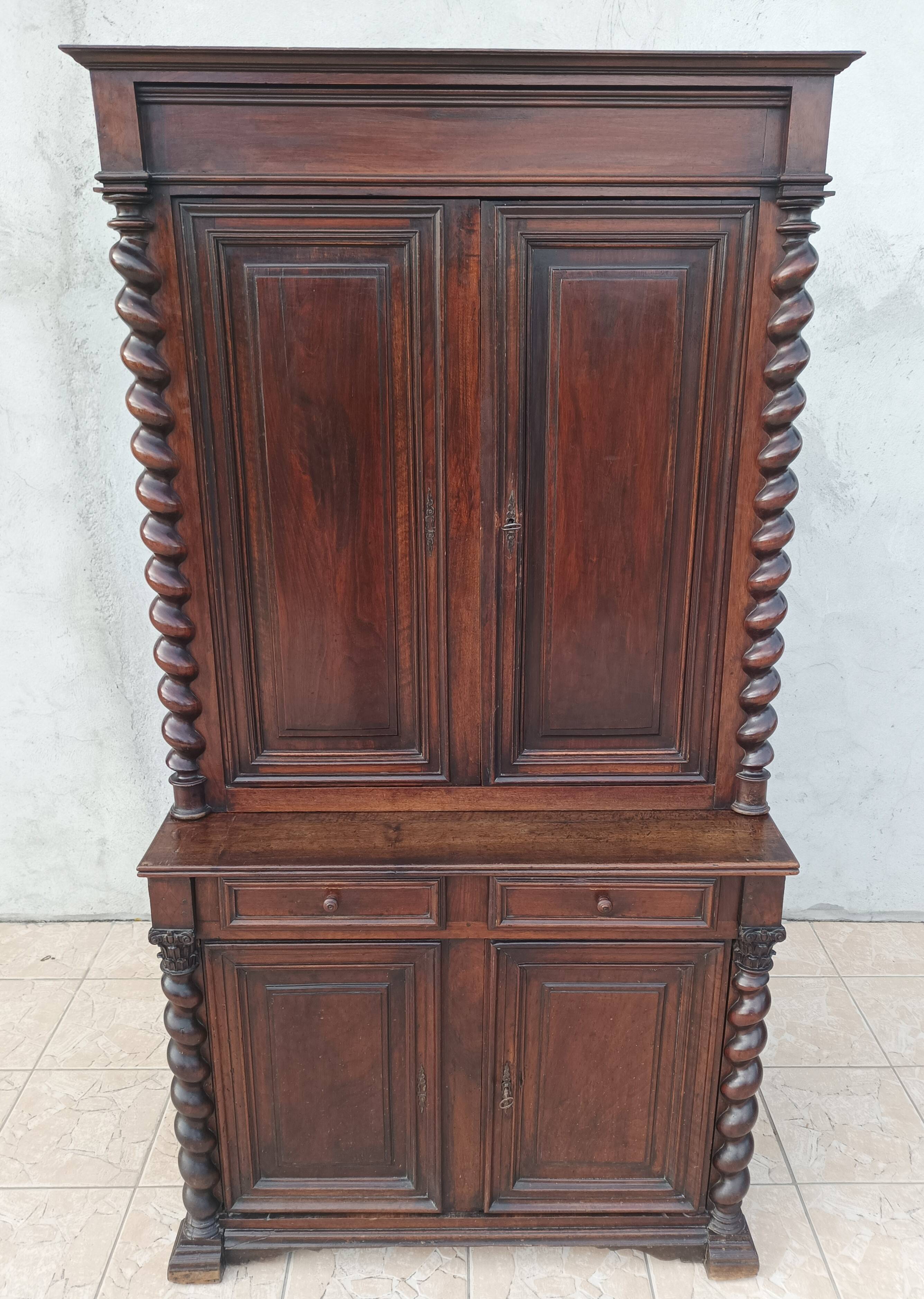 Buffet Louis XIII en noyer