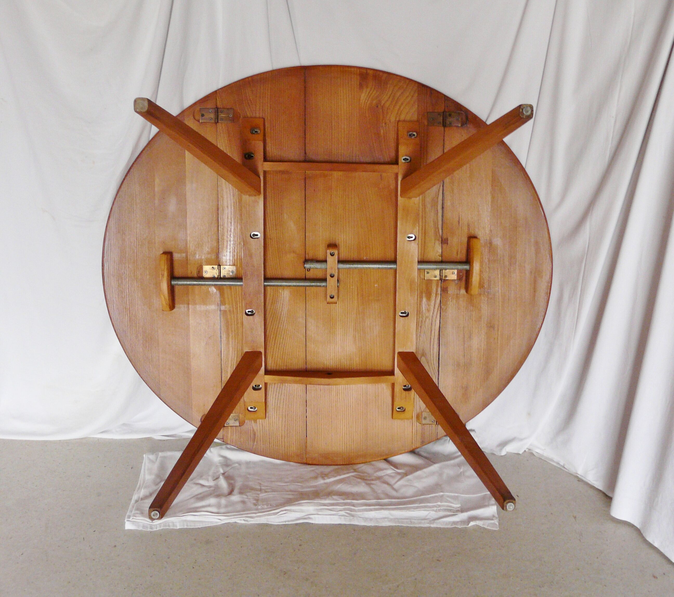 Scandinavian design Roundtable Ercol