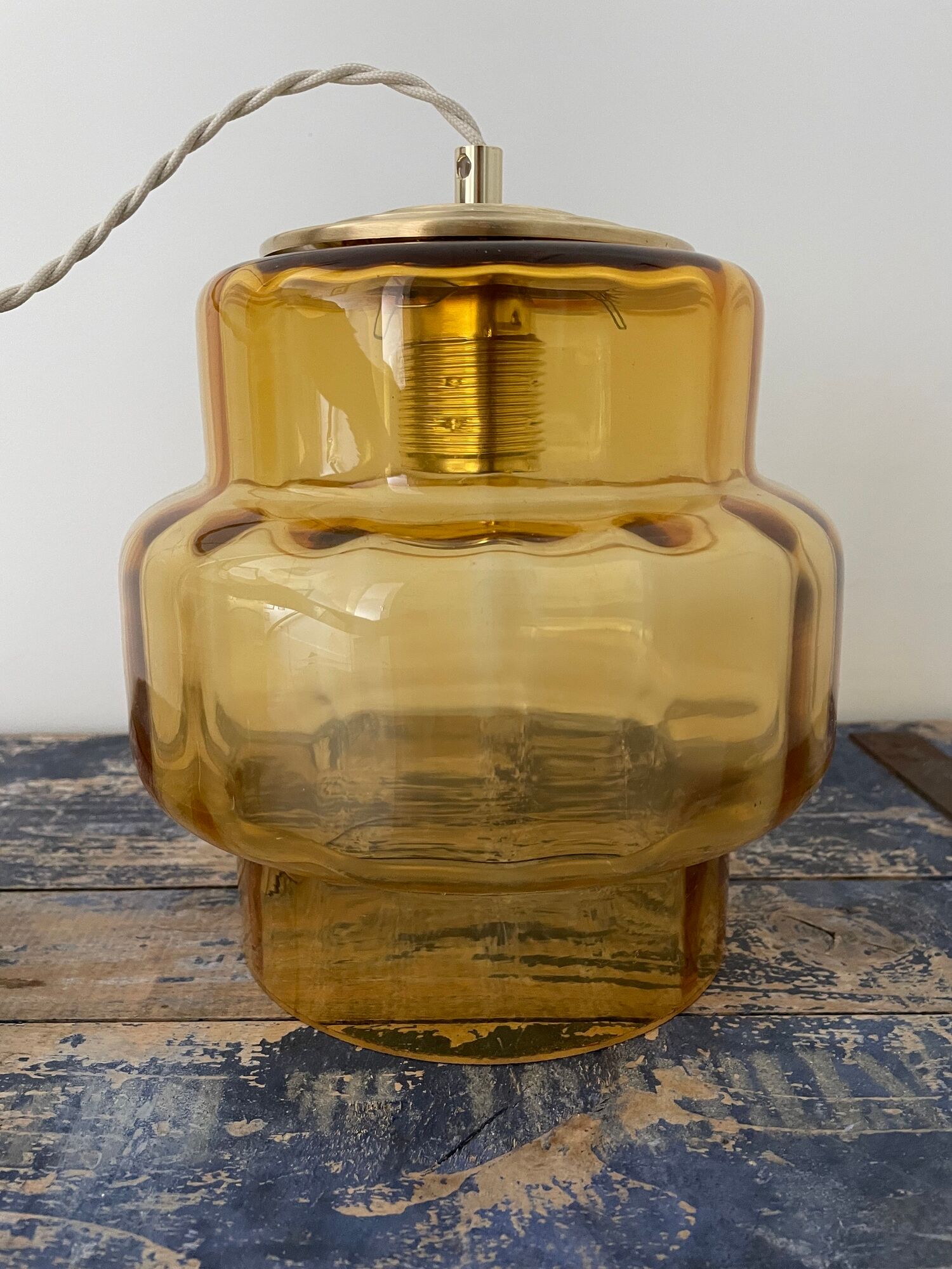 Vintage suspension lamp in electrified amber glass to nine