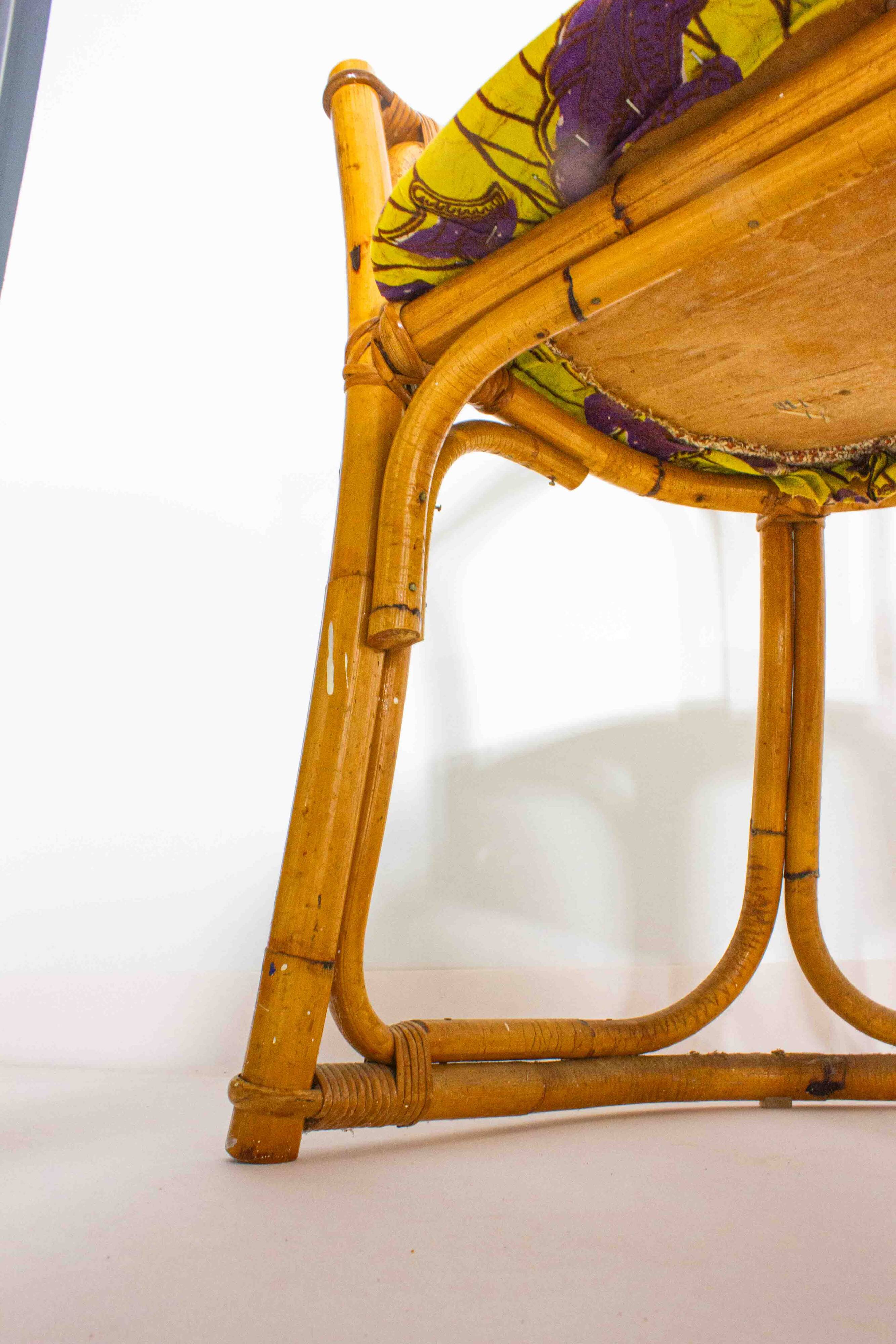 Ensemble funky de cinq chaises en bambou des années 60