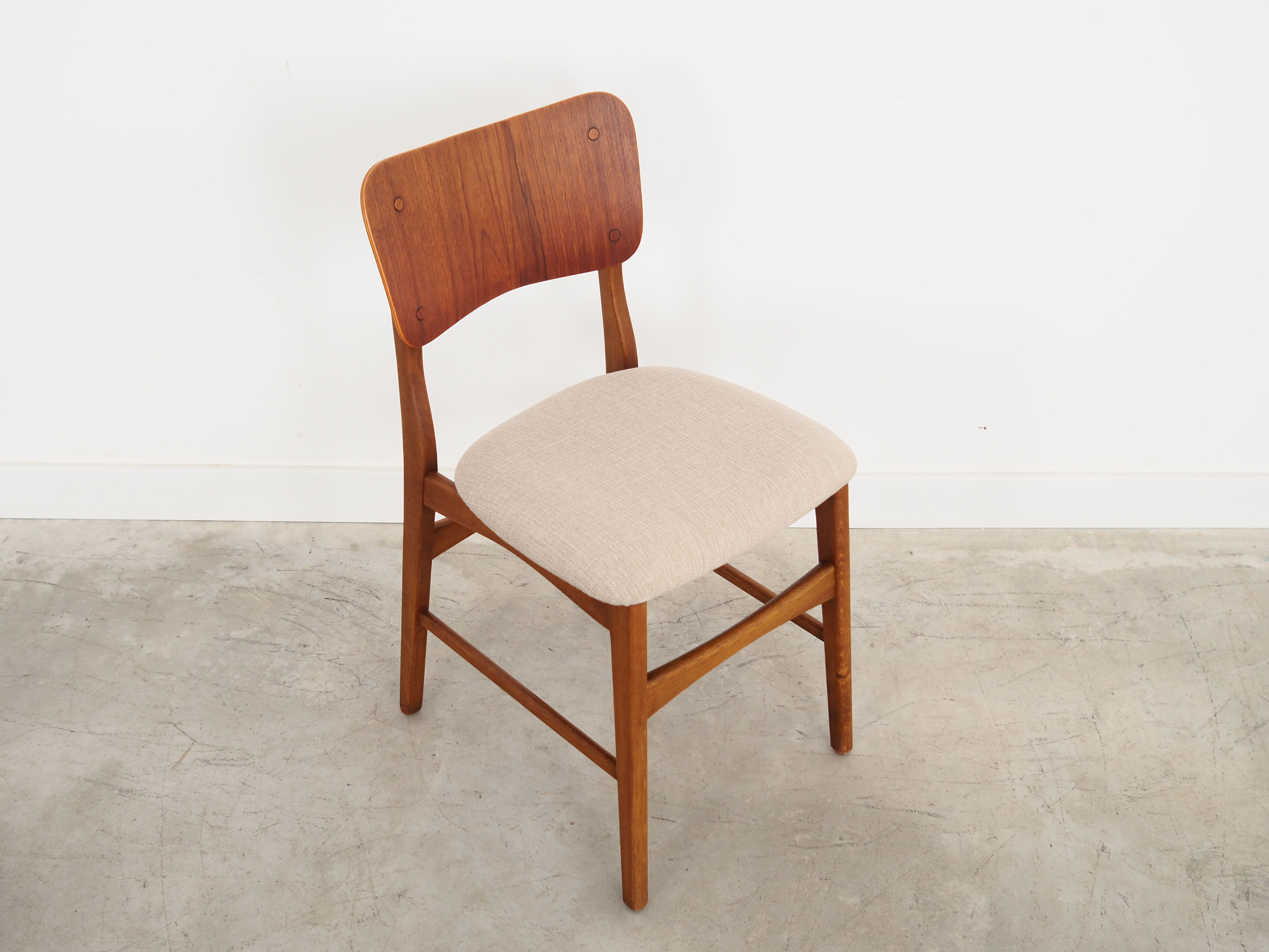 Ensemble de quatre chaises en chêne, design danois, années 70, production: Danemark