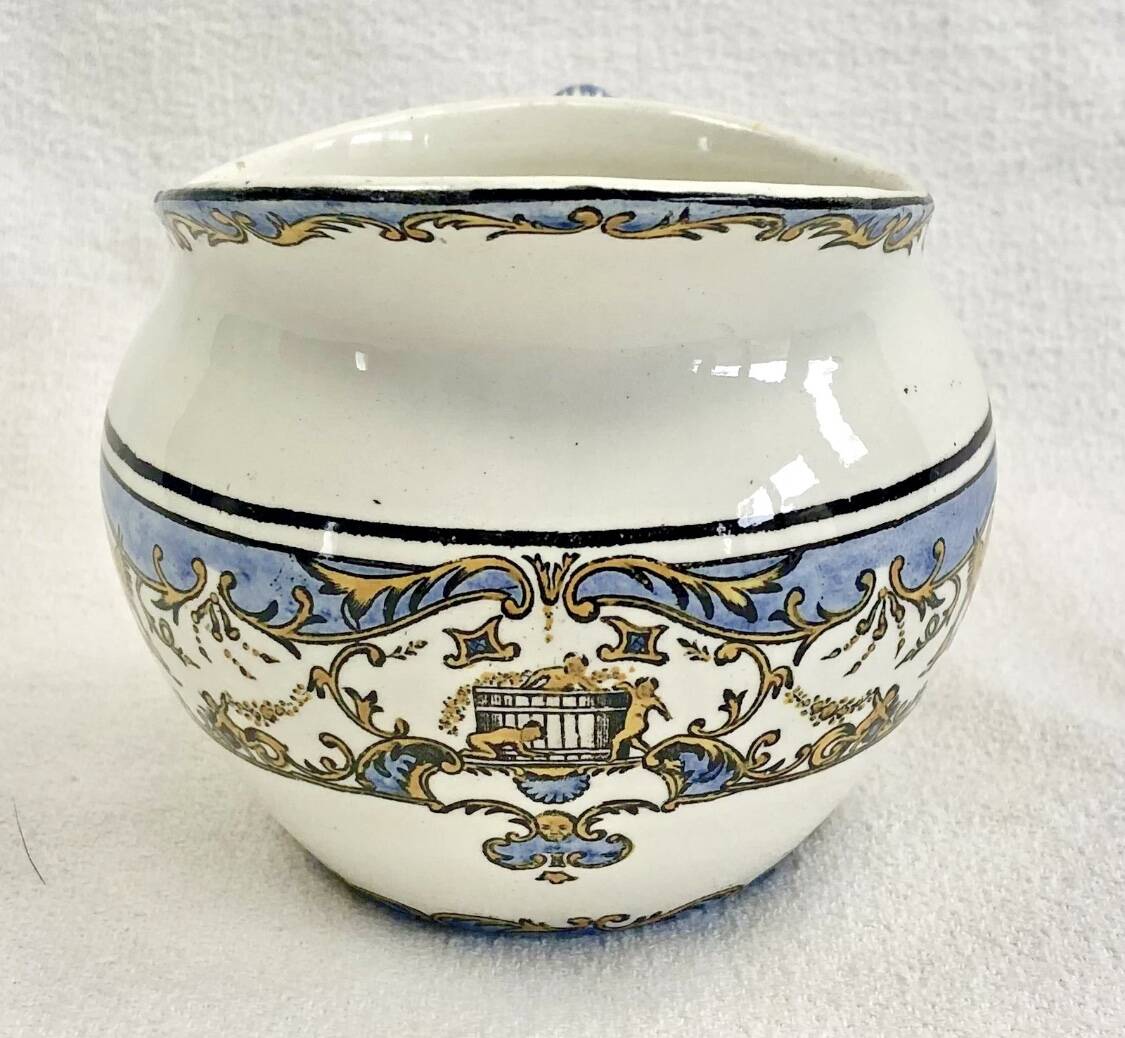 Old cream jug for children at the Dionysos press Gien
