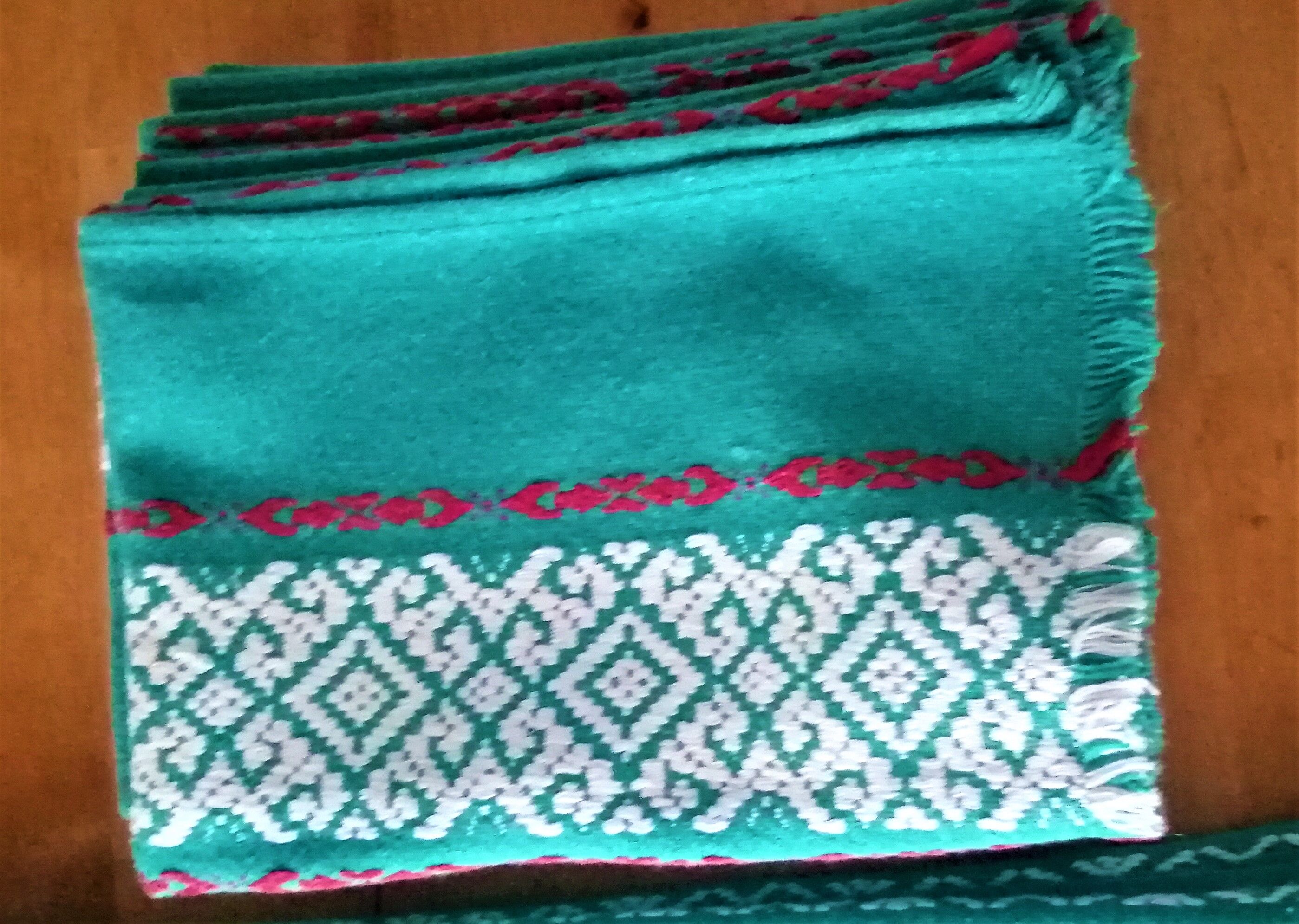 Tablecloth and 8 matching towels Old Green Basque